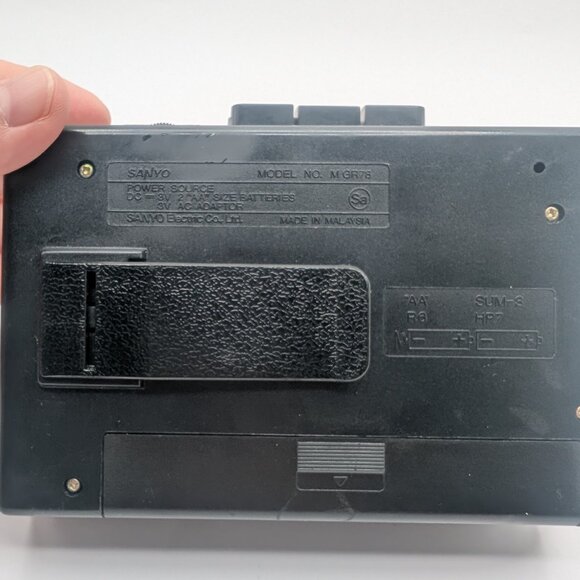 Vintage SANYO MGR78 AM/FM Stereo Cassette Walkman Player & Equalizer - Tested - Picture 4 of 6